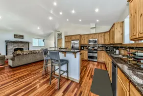 Pioneer Trl 3BR 2.5BA- 5 Mins to Ski, Beach - Image 2