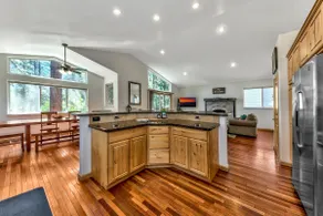 Pioneer Trl 3BR 2.5BA- 5 Mins to Ski, Beach - Image 3