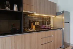 Stylish Studio w/ Gym & Pool Access | VIATO HOMES - Image 3