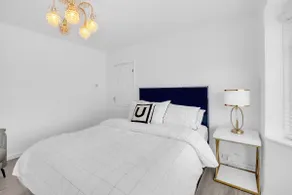 4 Bed - Sleeps 8 - Free Parking - Garden - Image 3