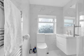 4 Bed - Sleeps 8 - Free Parking - Garden - Image 4