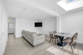 4 Bed - Sleeps 8 - Free Parking - Garden - Image 5