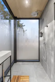Amazing Mirror House with private Hot Tub - Image 5