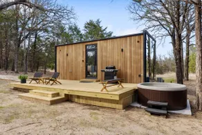 Amazing Mirror House with private Hot Tub - Image 3