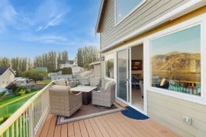 Three BR home with great views & location - Image 3