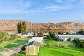 Three BR home with great views & location - Image 4