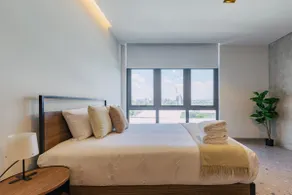 Bright & Modern Studio w/ Gym & Pool | VIATO HOMES - Image 3