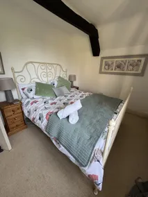 Cosy Cottage Overlooking Malmesbury Abbey - Image 4