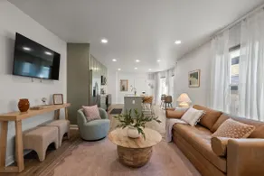 Stunning 2 BR - Parking and Walk to Park - Image 4