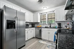 The Inland Tide 3 bedrooms • 2 bath • Entire home - Image 4