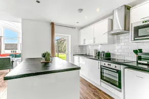 Bright & Spacious 2 Bed Holiday Chalet in Sidmouth - Image 2
