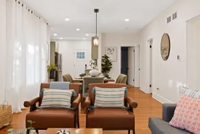 New Elmhurst Gem|Sleeps 10|Game Room|Near City Ctr - Image 2
