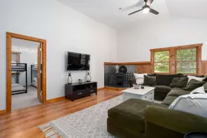 Lakes & Leisure! Spacious Berkshire Getaway - Image 5