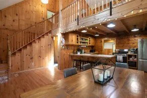 Lakes & Leisure! Spacious Berkshire Getaway - Image 3