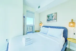 StayToronto - Skyline View 2BR Sleeps 6 Near Eaton - Image 4