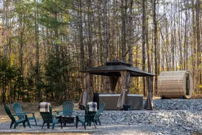Vermont A-Frame Sleeps10, Hot Tub, Sauna, EV, AC - Image 2