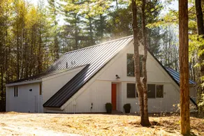 Vermont A-Frame Sleeps10, Hot Tub, Sauna, EV, AC - Image 3