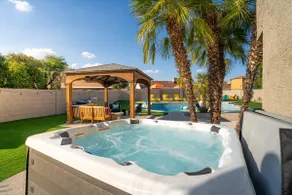 Pickleball Heated Pool Spa Sleeps 16 - Image 5