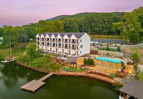 Stylish Lakefront Townhome w/ Pool & Patios - Image 4