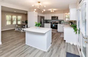 Modern Comfort in Des Moines' West Side 4BR/2.5BR - Image 5