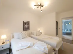 Deluxe three bedroom Apartment by London ExCeL Stays - Image 2