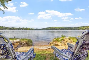 Renovated Lakefront Retreat Near Sturbridge - Image 4