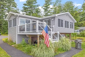 Renovated Lakefront Retreat Near Sturbridge - Image 2