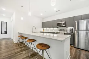 Two-Bedroom Apartment w/ Balcony: Bright & Spaciou - Image 3
