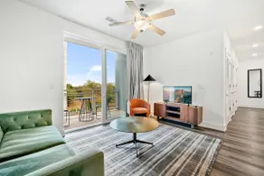 Two-Bedroom Apartment w/ Balcony: Bright & Spaciou - Image 4