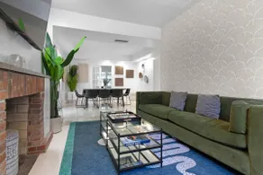 7BD Downtown Oasis Pool  - Image 2