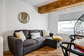 The Ivy Suite at Portage House in Picton - Image 3