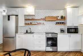 The Ivy Suite at Portage House in Picton - Image 4
