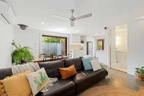 Tallow Beach Retreat - welcoming pet-friendly unit - Image 4