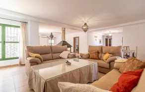 Gorgeous home in Atarfe - Image 3