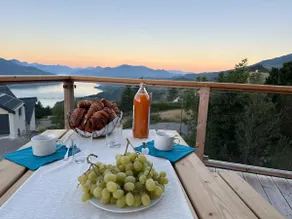 Spacious house with stunning views Puy-Sanières - Image 2