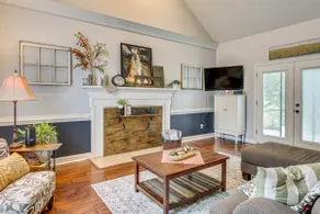 3 Mi to Marina: Quiet Getaway w/ Deck in Lexington - Image 4