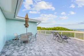 Expansive Oceanfront Views and Beach Access - Stunning Tropical Retreat - Image 5