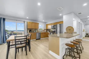 Expansive Oceanfront Views and Beach Access - Stunning Tropical Retreat - Image 2