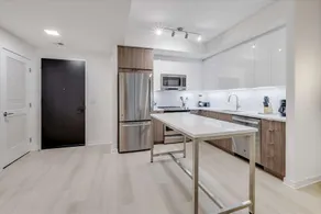 Ideal WFH 2BR | Co-Working Lounge - Image 5