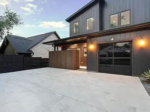 South Lamar Luxe Creekside Hot Tub - Image 5