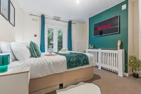 Fulham 3-Bed Near Stamford Bridge - Image 2