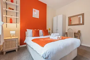 Fulham 3-Bed Near Stamford Bridge - Image 4