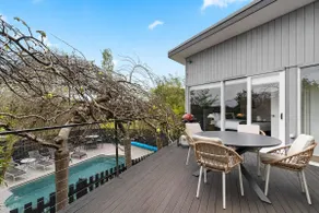 Stylish 2BR w Pool with Spa in central Daylesford - Image 2
