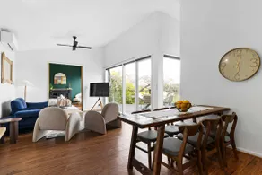 Stylish 2BR w Pool with Spa in central Daylesford - Image 4