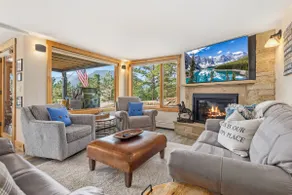 Luxury Lakefront Retreat on Lake Estes - Image 2