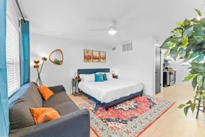 Prime SoCo boutique studios with laundry WiFi 7 Min to DT - Image 4