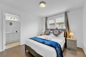 Stylish 3BR 2.5 Bath Townhouse w/ Patio & parking - Image 4