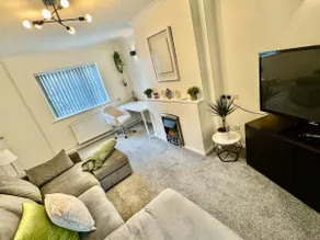Comfortable 3BR house-parking close to city centre - Image 3