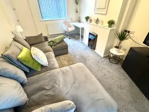 Comfortable 3BR house-parking close to city centre - Image 5