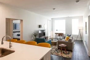 Cozysuites Beautiful 2BR in Downtown Cincinnati #5 - Image 3